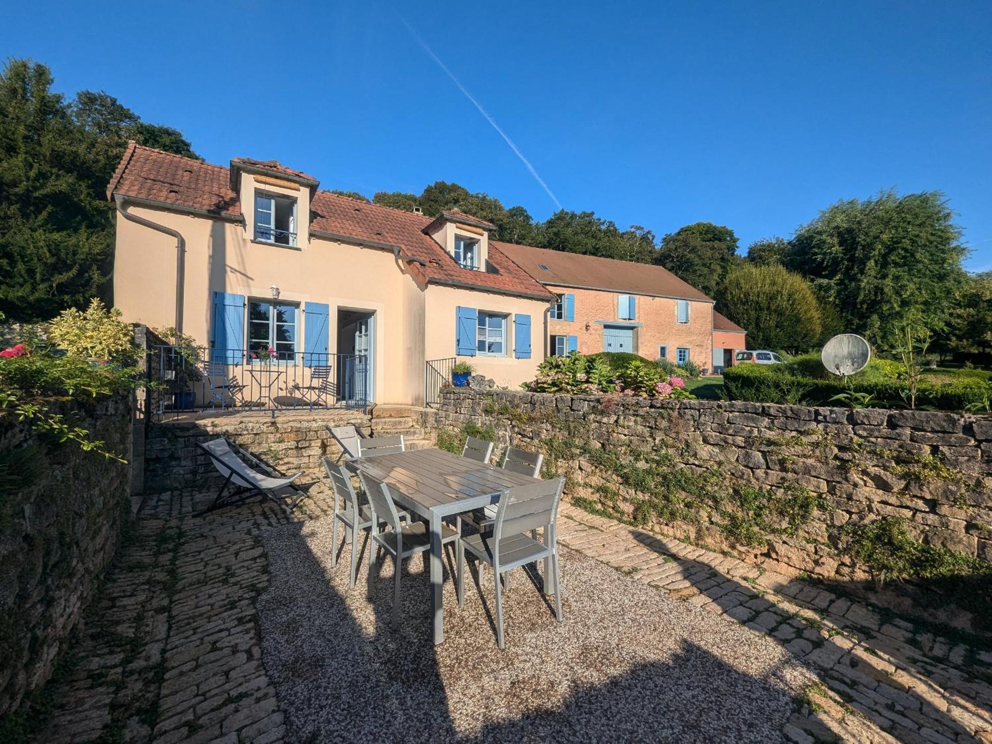 Maison Charmante A Langres Avec Wi-Fi Et Parking - Fr-1-611-43 Exterior photo
